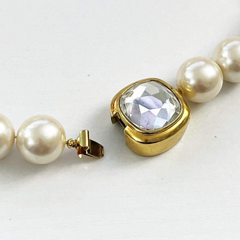 Trifari Vintage 90's Chunky Faux Pearl Necklace with Large Rhinestone Clasp - Picture 6 of 11